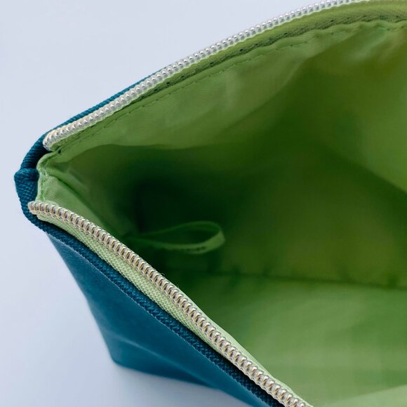 La Mer Beauty Gift Set - 4pc, Green Pouch, Cream, Lotion, Keychain - NEW - Picture 12 of 16